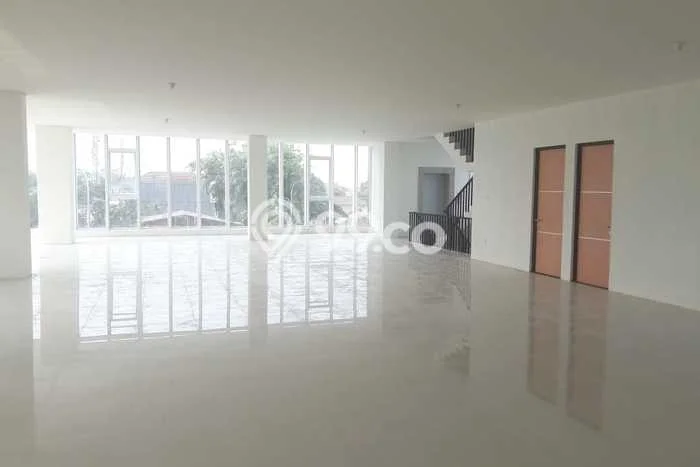 Unit Kantor Dijual di Matraman Jakarta Timur 2107m2 Unit Kantor Dijual di Matraman Jakarta Timur 2107m2