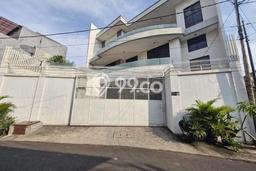 For Sale Rumah Mewah Exclusive di Jatinegara, Jakarta Timur For Sale Rumah Mewah Exclusive di Jatinegara, Jakarta Timur