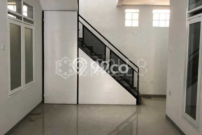 Dijual Hunian Rumah Terawat 6 KT di Taman Holis Indah, Bandung Dijual Hunian Rumah Terawat 6 KT di Taman Holis Indah, Bandung