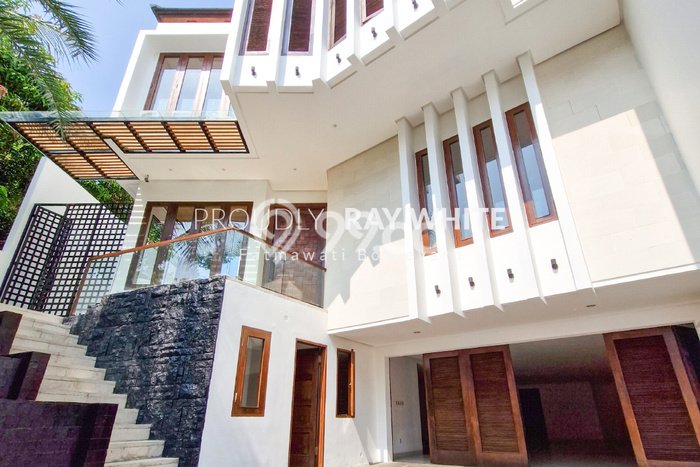 Jual Rumah Mewah Megah Dengan View Eksklusif di Pondok Indah, Jakarta Selatan Jual Rumah Mewah Megah Dengan View Eksklusif di Pondok Indah, Jakarta Selatan