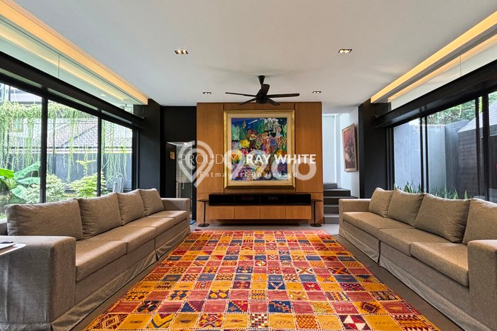 Rumah Eksklusif Dijual LT 700m2 di Kebayoran Baru, Jakarta Selatan Rumah Eksklusif Dijual LT 700m2 di Kebayoran Baru, Jakarta Selatan