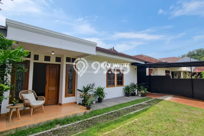 Ready to Use! Premium House LT 366m2 Desain Elegan di Lebak Bulus Ready to Use! Premium House LT 366m2 Desain Elegan di Lebak Bulus
