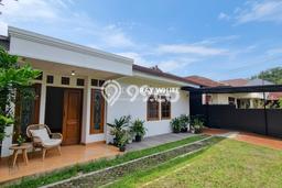 Ready to Use! Premium House LT 366m2 Desain Elegan di Lebak Bulus Ready to Use! Premium House LT 366m2 Desain Elegan di Lebak Bulus