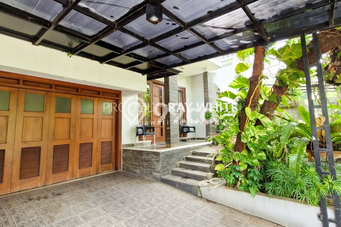 Rumah Elit LB 280m2 Siap Huni Desain Elegan di Lebak Bulus, Jakarta Selatan Rumah Elit LB 280m2 Siap Huni Desain Elegan di Lebak Bulus, Jakarta Selatan