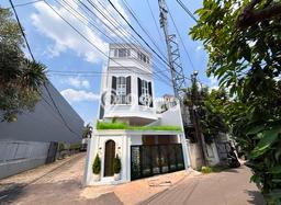 Rumah Elit Modern Tanpa Renovasi di Kemang Jakarta Selatan Rumah Elit Modern Tanpa Renovasi di Kemang Jakarta Selatan