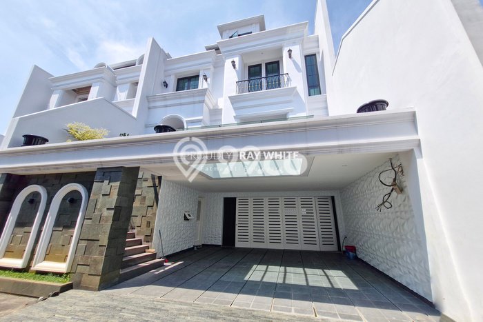 Dijual Rumah Elit Exclusive di Cilandak, Jakarta Selatan Dijual Rumah Elit Exclusive di Cilandak, Jakarta Selatan