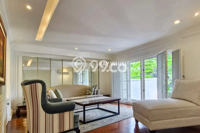Disewakan! Rumah 4 Kamar Tidur &
4 Kamar Mandi di Pondok Indah, Jakarta Selatan Disewakan! Rumah 4 Kamar Tidur &
4 Kamar Mandi di Pondok Indah, Jakarta Selatan