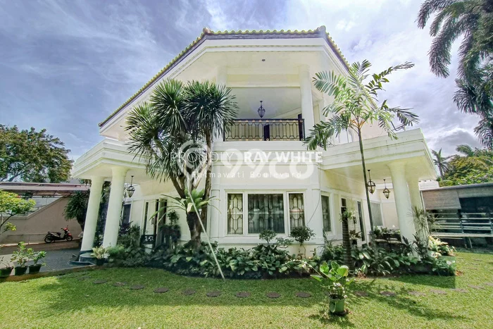 PREMIUM LIVING! Rumah di Kebayoran Baru, 4 KM, Area Berkembang, Luas 850m2m² LB 500m2m² PREMIUM LIVING! Rumah di Kebayoran Baru, 4 KM, Area Berkembang, Luas 850m2m² LB 500m2m²