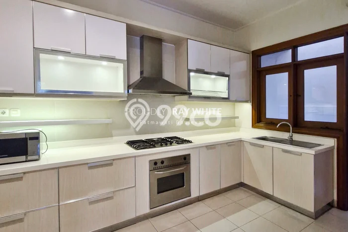 Hunian Modern Disewakan di Pondok Indah Jakarta Selatan 4 KT & 3 KM Hunian Modern Disewakan di Pondok Indah Jakarta Selatan 4 KT & 3 KM