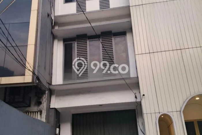 Area Strategis! Disewakan Ruko Lokasi Kebayoran Lama, Jakarta Selatan Cocok untuk Bisnis Area Strategis! Disewakan Ruko Lokasi Kebayoran Lama, Jakarta Selatan Cocok untuk Bisnis