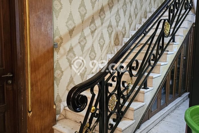 Siap Huni Rumah Mewah 6 Kamar di Kiaracondong Dekat ke Mana Pun Siap Huni Rumah Mewah 6 Kamar di Kiaracondong Dekat ke Mana Pun