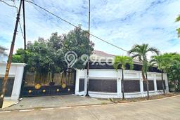 Dijual Rumah Luas Megah Dengan View Cantik di Pulomas, Jakarta Timur Dijual Rumah Luas Megah Dengan View Cantik di Pulomas, Jakarta Timur