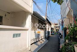 Rumah Luas Asri 3 KT Siap Pakai di Tanjung Duren Jakarta Barat Rumah Luas Asri 3 KT Siap Pakai di Tanjung Duren Jakarta Barat