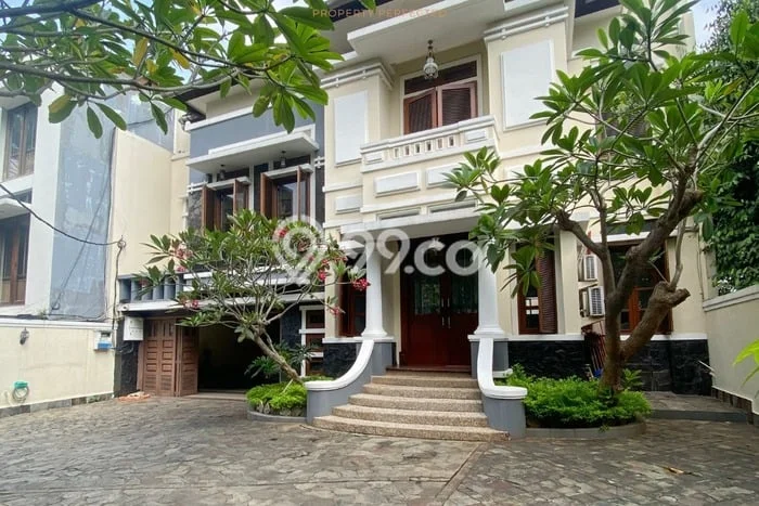Siap Huni Hunian Elit 8 Kamar di Menteng Dekat ke Mana Saja Siap Huni Hunian Elit 8 Kamar di Menteng Dekat ke Mana Saja
