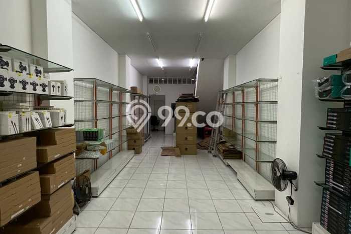 Ruko Dijual di Prime Area Jakarta Barat Luas 408m2 Ruko Dijual di Prime Area Jakarta Barat Luas 408m2