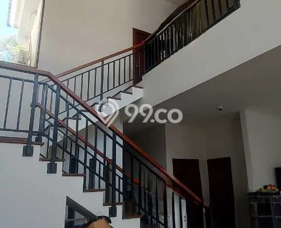 Rumah Mewah LB 295m2 Siap Pakai Desain Elegan di Solo Baru, Surakarta Rumah Mewah LB 295m2 Siap Pakai Desain Elegan di Solo Baru, Surakarta