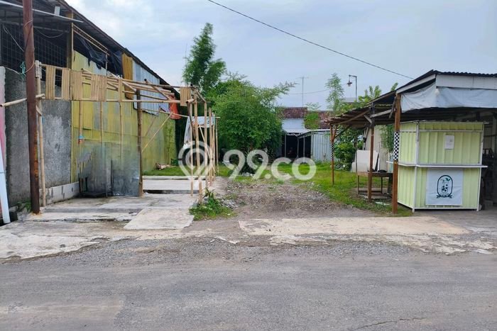 Lahan Dijual Lokasi Strategis di Surakarta dengan Luas 250m2 Lahan Dijual Lokasi Strategis di Surakarta dengan Luas 250m2