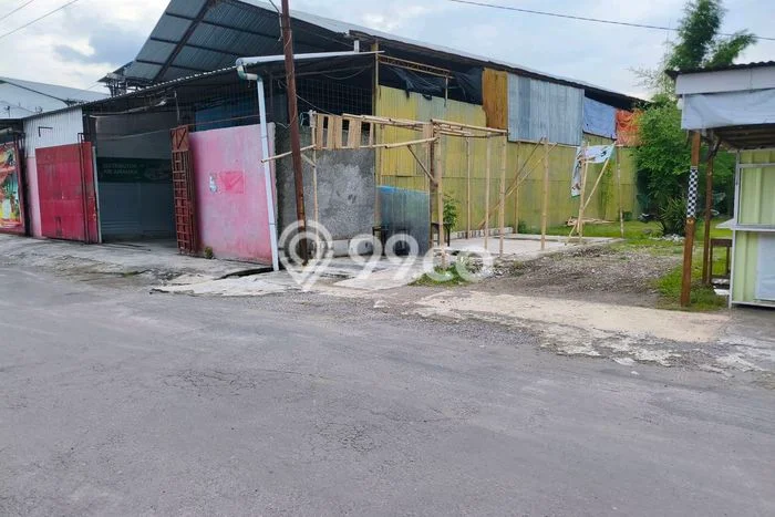 Lahan Dijual Lokasi Strategis di Surakarta dengan Luas 250m2 Lahan Dijual Lokasi Strategis di Surakarta dengan Luas 250m2