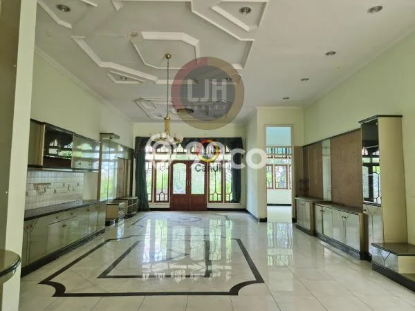 Hunian Mewah LB 600m2 Siap Pakai Desain Elegan di Bukit Sari, Semarang Hunian Mewah LB 600m2 Siap Pakai Desain Elegan di Bukit Sari, Semarang