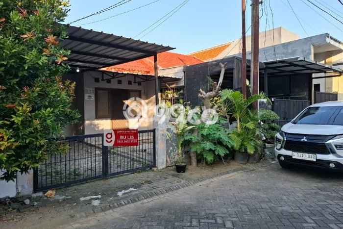 HARGA SPESIAL! Rumah di Lakarsantri, Akses ke Pusat Kota, 1 KM, Luas 90m2m² LB 0m2m² HARGA SPESIAL! Rumah di Lakarsantri, Akses ke Pusat Kota, 1 KM, Luas 90m2m² LB 0m2m²