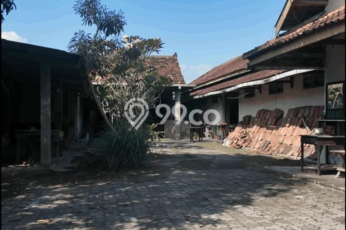 Dijual Gudang Area Bisnis Kawasan Depok, Luas 350m², Jalan Utama Dijual Gudang Area Bisnis Kawasan Depok, Luas 350m², Jalan Utama