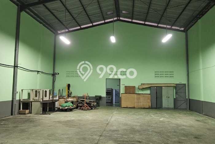 Unit Gudang Disewakan di BSD City di Area Ramai & Strategis Unit Gudang Disewakan di BSD City di Area Ramai & Strategis