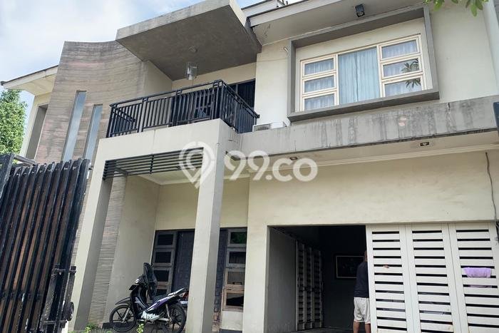 Rumah Eksklusif Dijual LT 319m2 di BSD, Tangerang Selatan Rumah Eksklusif Dijual LT 319m2 di BSD, Tangerang Selatan