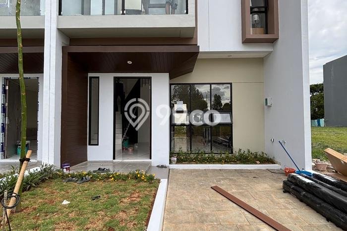 Rumah Elit Modern Tanpa Renovasi di Joglo Jakarta Barat Rumah Elit Modern Tanpa Renovasi di Joglo Jakarta Barat