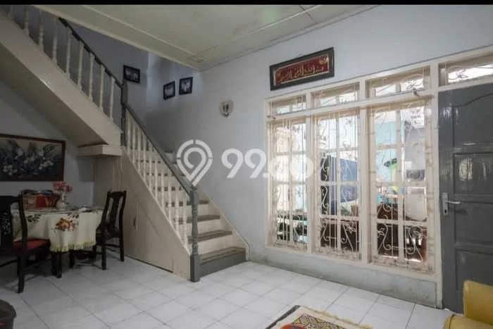 Siap Huni Hunian Elit 5 Kamar di Tebet Dekat ke Mana Pun Siap Huni Hunian Elit 5 Kamar di Tebet Dekat ke Mana Pun