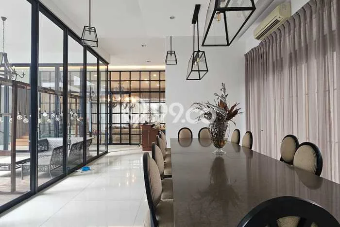 Ready to Use! Luxury House LT 890m2 Desain Modern di Radio Dalam Ready to Use! Luxury House LT 890m2 Desain Modern di Radio Dalam