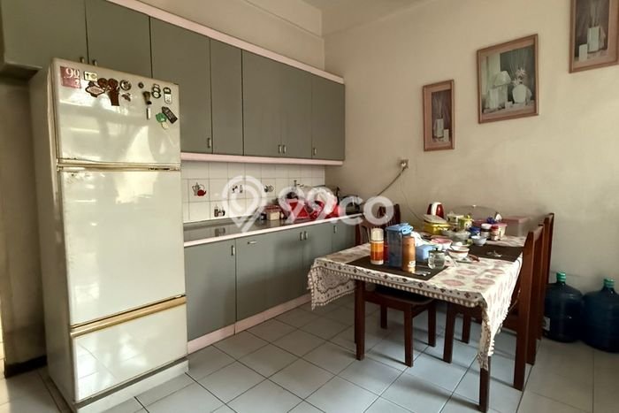 PROPERTI PILIHAN! Rumah Asri area Andir, LT 360m2m² LB 300m2m² PROPERTI PILIHAN! Rumah Asri area Andir, LT 360m2m² LB 300m2m²