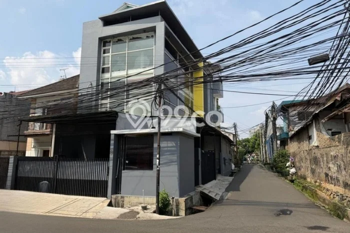 Komersial untuk Disewa di Pusat Jakarta Selatan Luas Bangunan 650m2 Komersial untuk Disewa di Pusat Jakarta Selatan Luas Bangunan 650m2