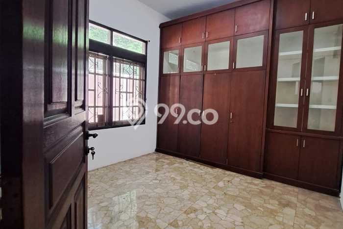 Rumah Bagus Siap Pakai Di Kebayoran Lama Luas 350m2 Lokasi Strategis Rumah Bagus Siap Pakai Di Kebayoran Lama Luas 350m2 Lokasi Strategis