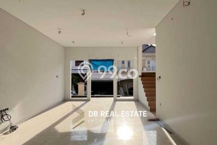 Dijual Rumah Premium dengan Fasilitas Sekitar Lengkap di Lakarsantri, Surabaya Dijual Rumah Premium dengan Fasilitas Sekitar Lengkap di Lakarsantri, Surabaya