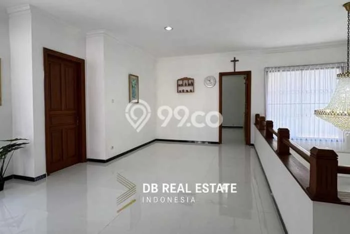Rumah Mewah Siap Huni LT 544m2 di Wiyung, Surabaya Rumah Mewah Siap Huni LT 544m2 di Wiyung, Surabaya