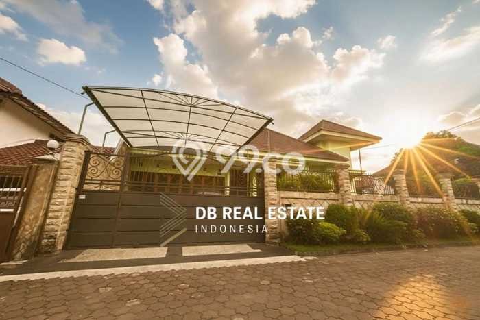 Rumah Elit LB 250m2 Siap Pakai Desain Elegan di Darmo Permai, Surabaya Rumah Elit LB 250m2 Siap Pakai Desain Elegan di Darmo Permai, Surabaya