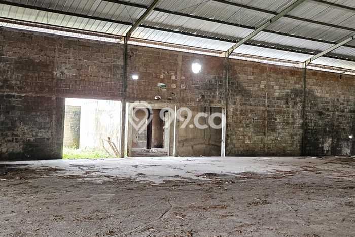 Gudang Disewa di Cirebon dengan LB 1m2 Area Komersial Ramai Gudang Disewa di Cirebon dengan LB 1m2 Area Komersial Ramai