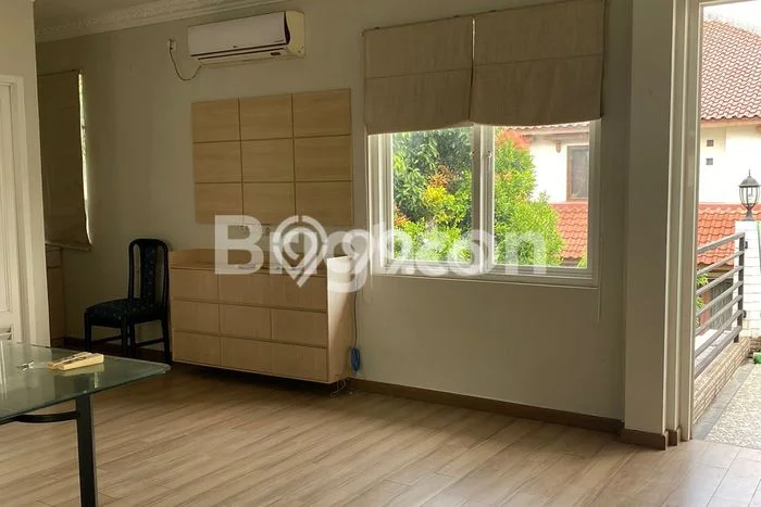 Rumah Mewah LB 550m2 Siap Huni Desain Elegan di Bintaro, Tangerang Selatan Rumah Mewah LB 550m2 Siap Huni Desain Elegan di Bintaro, Tangerang Selatan