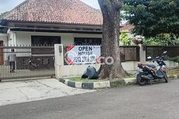 Rumah Mewah LB 333m2 Siap Pakai Desain Elegan di Riau, Bandung Rumah Mewah LB 333m2 Siap Pakai Desain Elegan di Riau, Bandung
