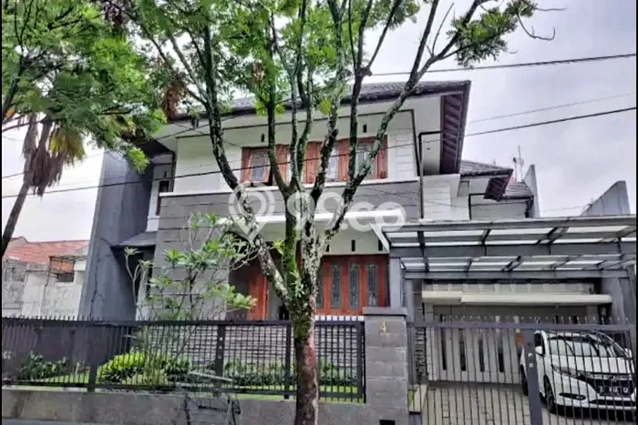 Siap Huni Hunian Elit 4 Kamar di Batununggal Dekat ke Mana Pun Siap Huni Hunian Elit 4 Kamar di Batununggal Dekat ke Mana Pun
