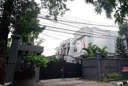 Rumah Elit LB 327m2 Siap Huni Desain Elegan di Lebak Bulus, Jakarta Selatan Rumah Elit LB 327m2 Siap Huni Desain Elegan di Lebak Bulus, Jakarta Selatan