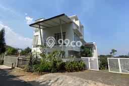Rumah Mewah LB 300m2 Siap Pakai Desain Elegan di Dago, Bandung Rumah Mewah LB 300m2 Siap Pakai Desain Elegan di Dago, Bandung