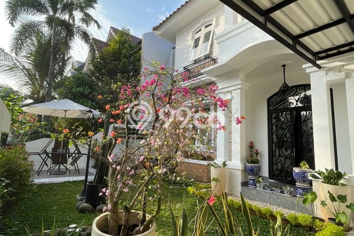 Ready to Use! Luxury House LT 240m2 Desain Modern di BSD Ready to Use! Luxury House LT 240m2 Desain Modern di BSD