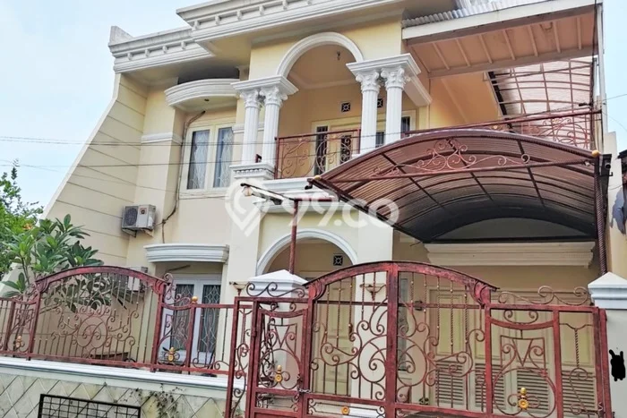 Rumah Bagus Siap Huni Di Rungkut Luas 300m2 Lokasi Strategis Rumah Bagus Siap Huni Di Rungkut Luas 300m2 Lokasi Strategis