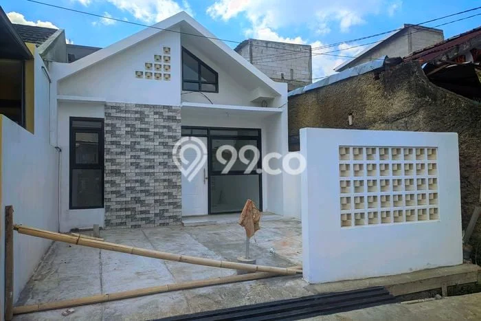 Kesempatan Memiliki Rumah 2 Kamar Tidur dan 1 Kamar Mandi di Antapani, Dekat Pusat Kota, Bandung Kesempatan Memiliki Rumah 2 Kamar Tidur dan 1 Kamar Mandi di Antapani, Dekat Pusat Kota, Bandung