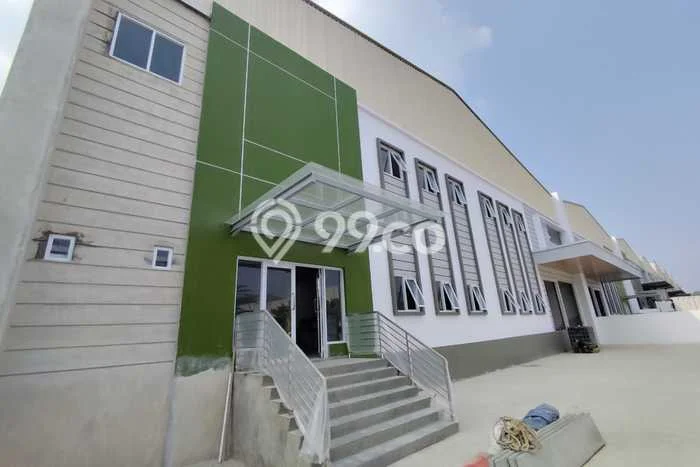 Dijual Pabrik Strategis di Cikarang, Luas 1440m², Jalan Utama, Kawasan Komersial Dijual Pabrik Strategis di Cikarang, Luas 1440m², Jalan Utama, Kawasan Komersial