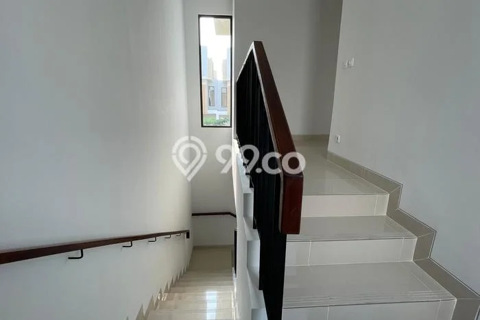 Rumah Mewah LB 177m2 Siap Pakai Desain Elegan di BSD, Tangerang Rumah Mewah LB 177m2 Siap Pakai Desain Elegan di BSD, Tangerang