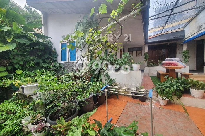 Rumah Mewah LB 700m2 Siap Pakai Desain Elegan di Geger Kalong, Bandung Rumah Mewah LB 700m2 Siap Pakai Desain Elegan di Geger Kalong, Bandung