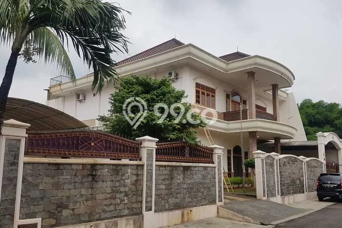 Rumah Elit LB 249m2 Siap Pakai Desain Elegan di Cibubur, Depok Rumah Elit LB 249m2 Siap Pakai Desain Elegan di Cibubur, Depok