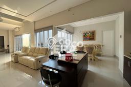 Ready to Use! Premium House LT 391m2 Desain Elegan di Cibubur Ready to Use! Premium House LT 391m2 Desain Elegan di Cibubur